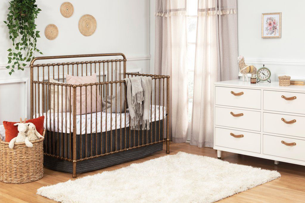 Winston 4 n 1 Convertible Crib Vintage Gold
