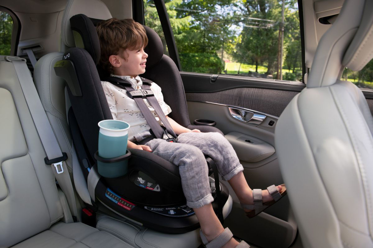 Correct leg support for children in car seats - find out how to care for it  - KneeGuardKids