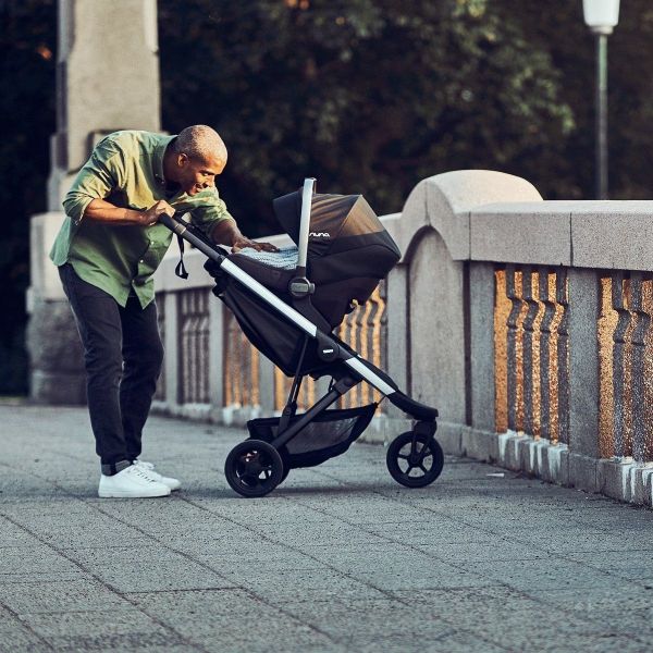 Picture of Spring Stroller Soft Beige on Black | Thule